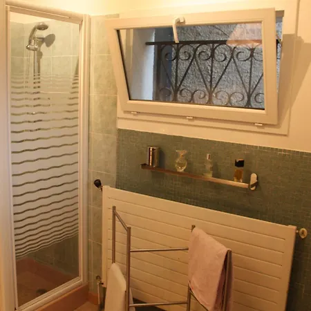 Apartment 100 M 2 Situe Dans Pinede Et Familiale *