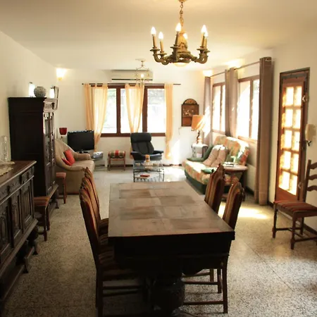 Apartment 100 M 2 Situe Dans Pinede Et Familiale