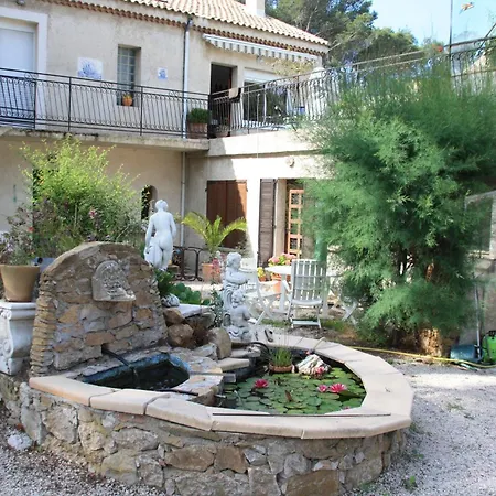 100 M 2 Situe Dans Pinede Et Familiale *